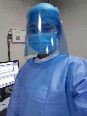 防护装备告急，四川省人民医院医护人员自制防护用具应对危机